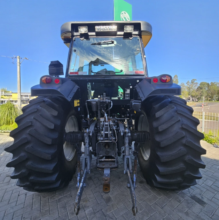 TRATOR VALTRA BM 110