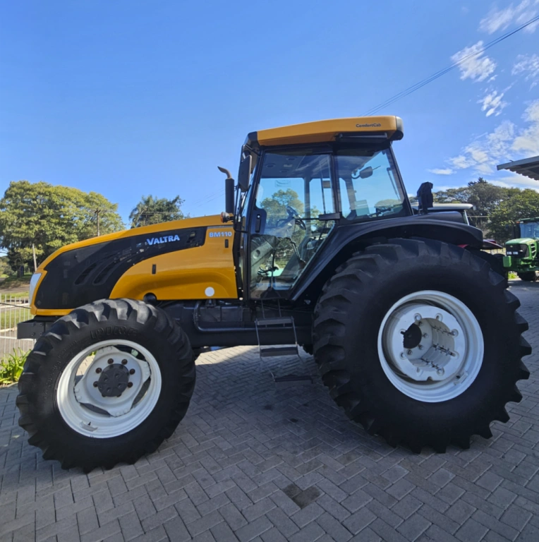TRATOR VALTRA BM 110