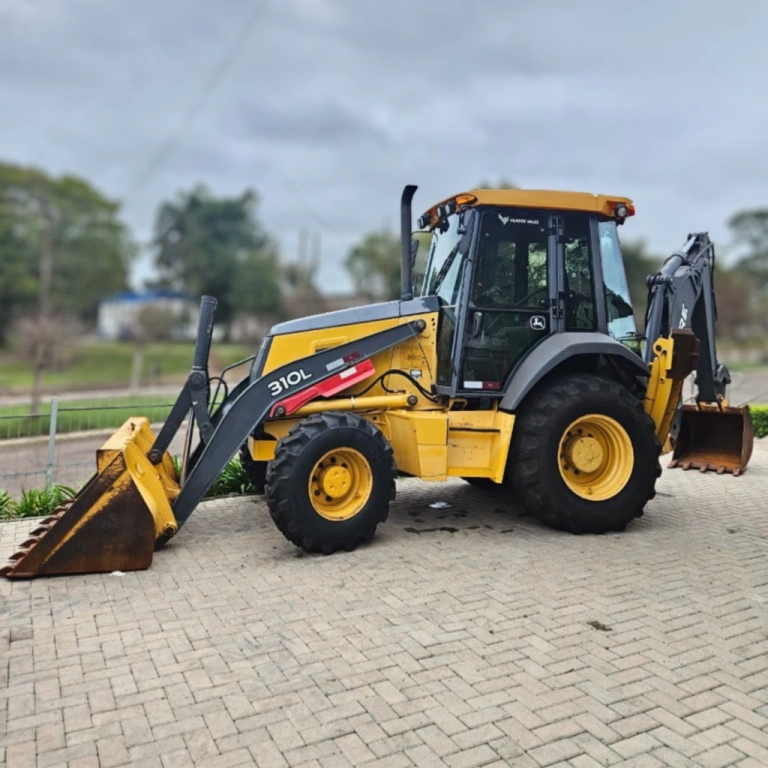 RETROESCAVADEIRA JOHN DEERE  310L