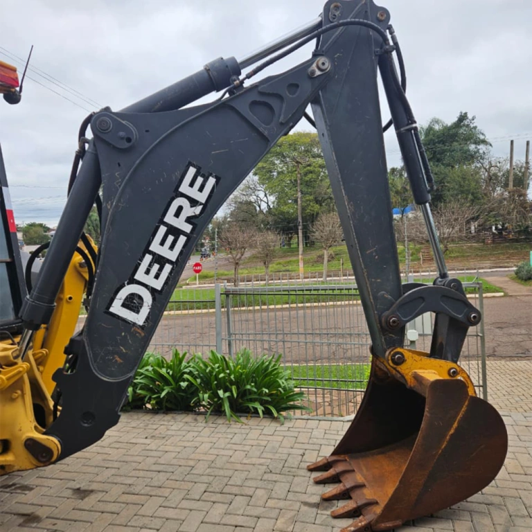RETROESCAVADEIRA JOHN DEERE 310L