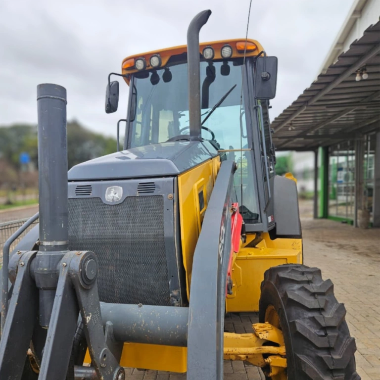 RETROESCAVADEIRA JOHN DEERE 310L