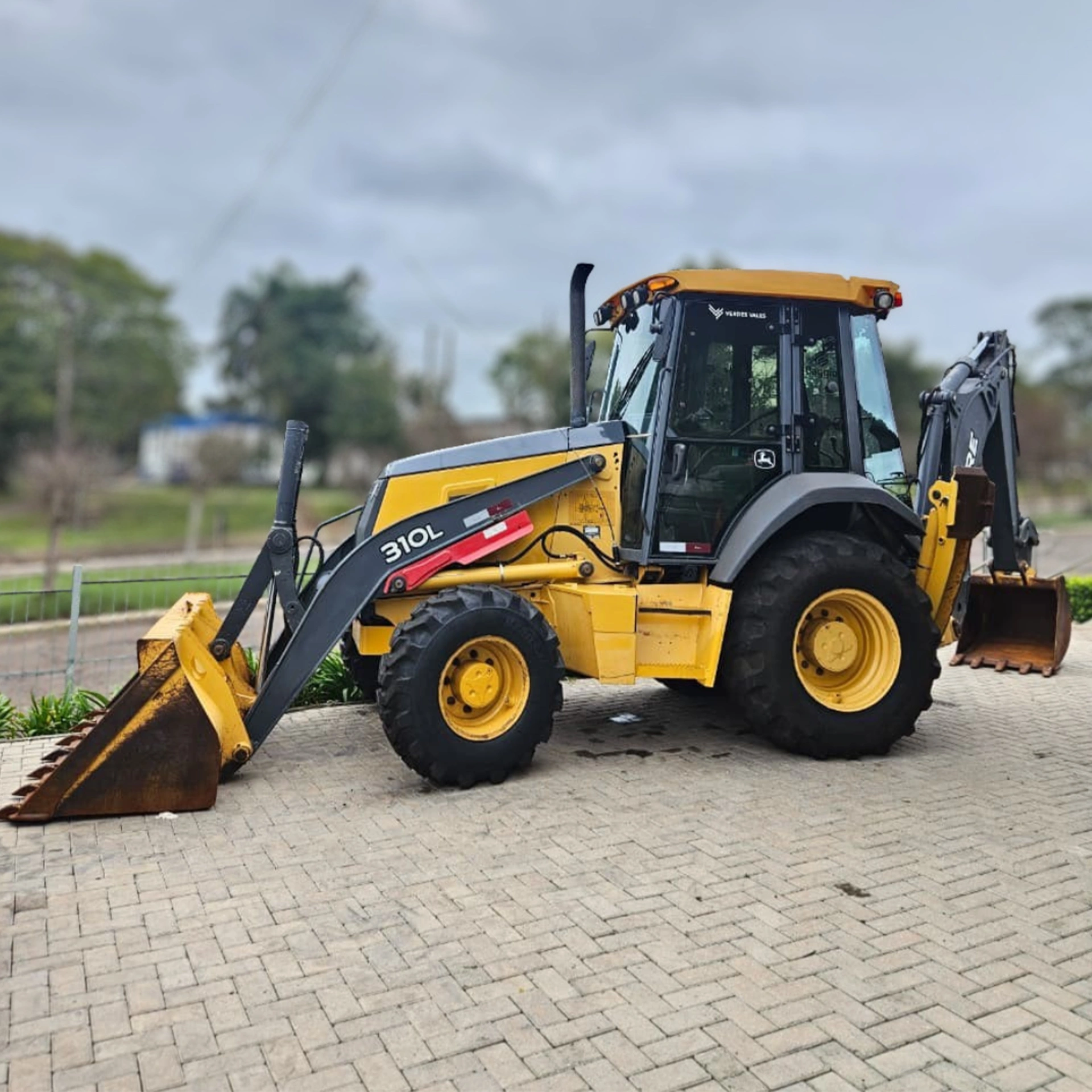 RETROESCAVADEIRA JOHN DEERE  310L